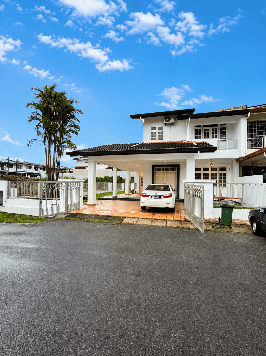 Double Storey Corner Terrace House For Sale in Tabuan Heights Kuching | 4 Bedrooms image 1
