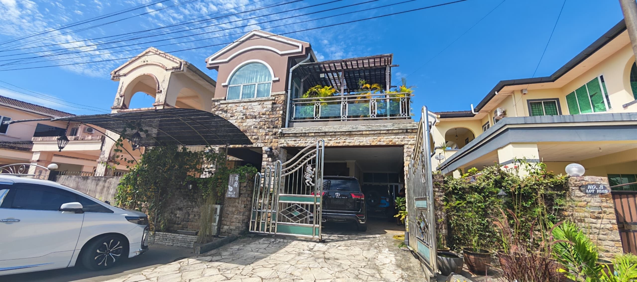 Renovated Semi-D House For Sale at 10th Mile Jalan Kuap Kuching | 4 Bedrooms